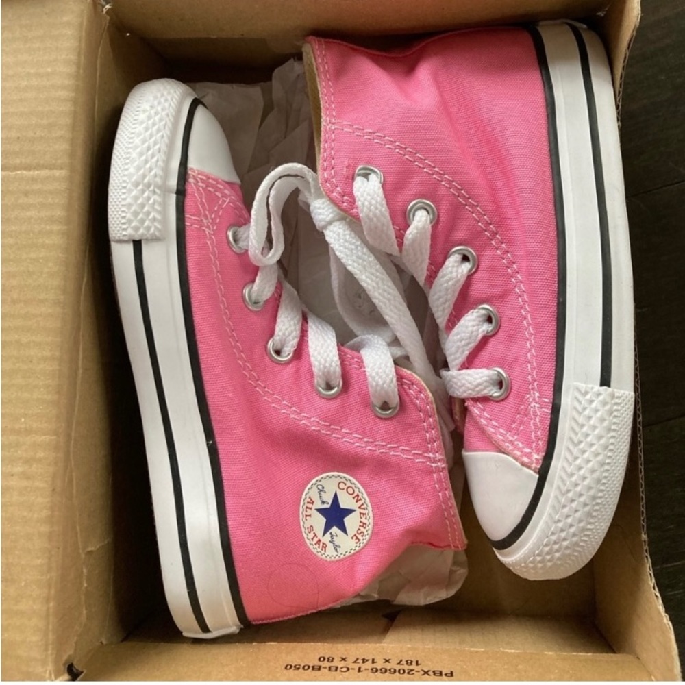 Size 7 little girls Bubble Gum Pink Converse